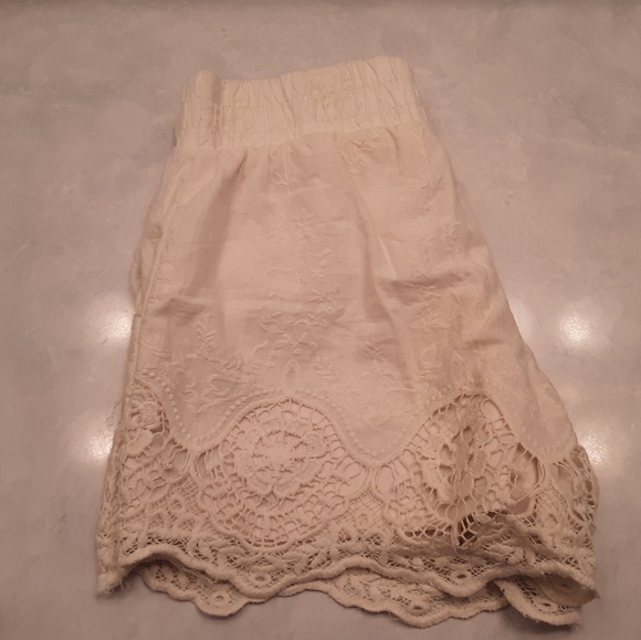 Shorts - Picture 4 of 5